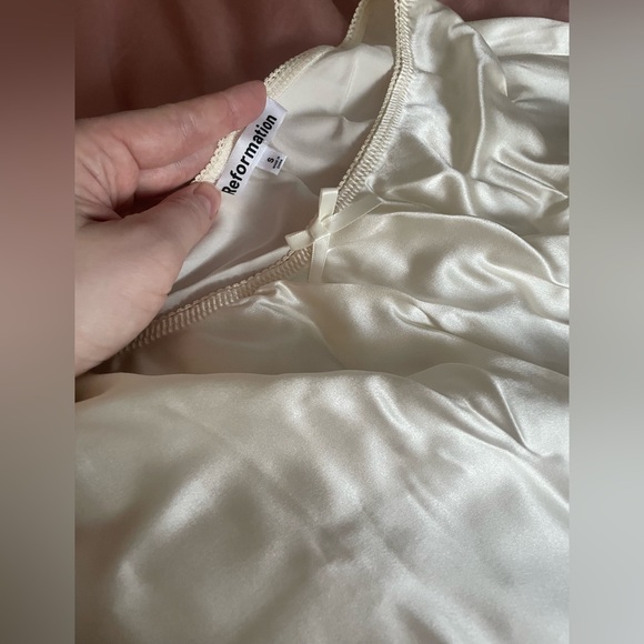 Reformation Cream Mini Skirt - Small - BNWOT - Picture 5 of 5